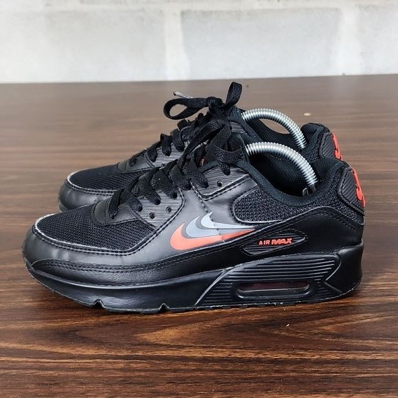 Nike Air Max 90  Black Size 5 Youth Non Marking Athletic Shoes - Picture 1 of 13